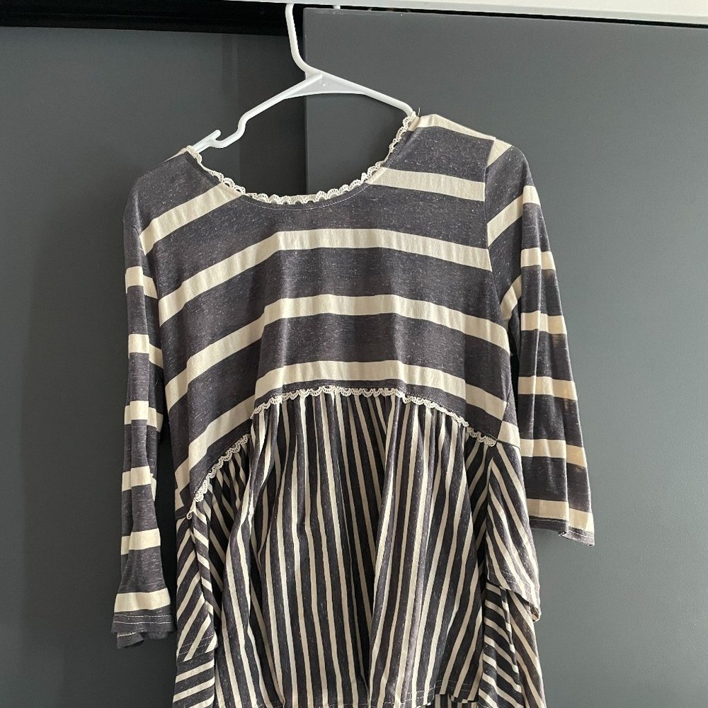 Umgee Size L Blue and White Striped Blouse
